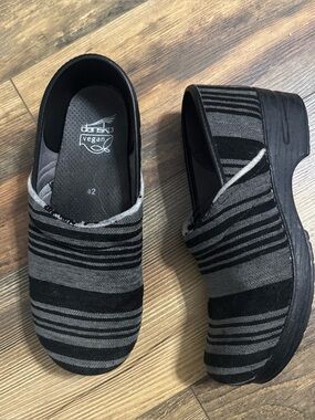 Dansko Vegan Gray/Black Stripe Woven Comfort Clogs Size 42